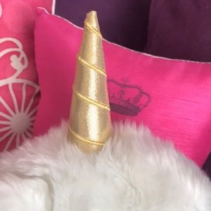 Justice Accessories - Adorable white fuzzy unicorn winter hat Justice Accessories - Adorable white fuzzy unicorn winter hat
